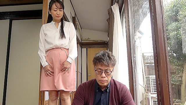 昭和猥褻官能ドラマ 浪費がバレた熟妻は義父に犯される 貧乏な五十路妻は夫の借金のために体を捧げて…