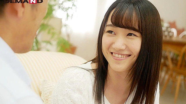 近所にいそうな見るからに性格良しのお姉ちゃんは超恥ずかしがりっ子で実は隠れ巨乳Gカップ しかも経験人数1人、経験回数1回 それって限りなく「処女」じゃん 若宮穂乃 ハニカミAVデビュー