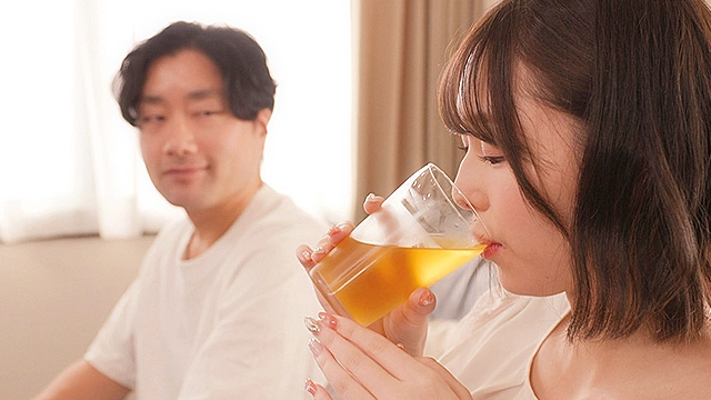 隣の部屋から聞こえる俺の彼女の喘ぎ声。天国るる