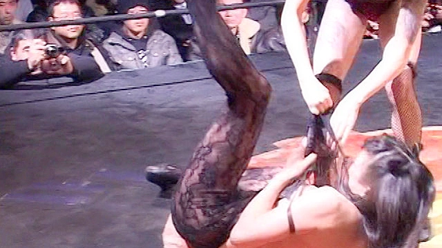 女子プロレスラー！爆乳ローションキャットファイト！！【上巻】