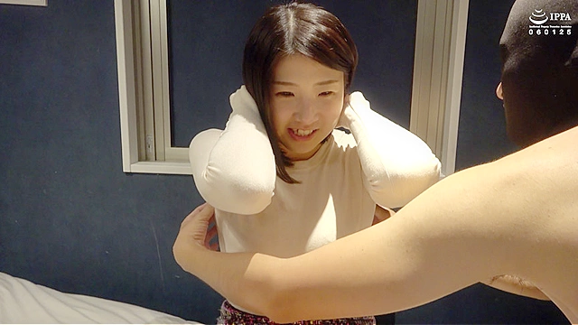 Fカップ美女のはじめてのくすぐり感度チェックで大暴れ