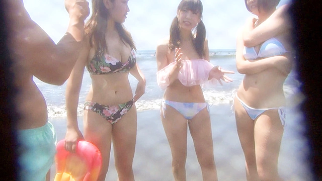 【海ナンパ】 水着美女グループ 灼熱の乱交SEX！！！！