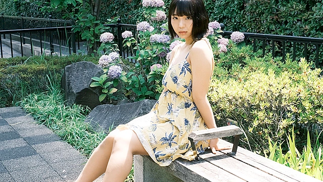 AV女優 稲場るか