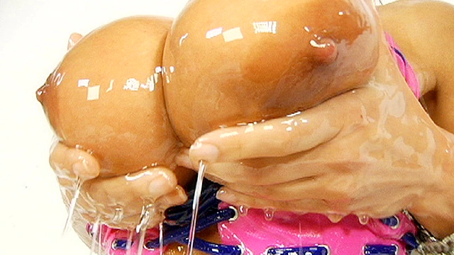 濡れ濡れデカパイ族