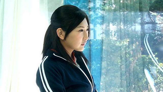 女子大生がマジックミラー号に初乗車 日焼けと筋肉で引き締まった美尻を性感マッサージ 敏感になった部活っ娘は4回イッて失禁…流されて生ハメ・戸惑いながらも初中出し！2