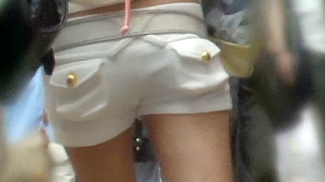 街の素人お姉さんの尻が気になって気になってしょうがない 目に焼き付けたかったあのお尻 編