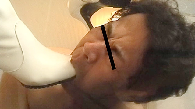 ロングブーツ舐め踏み VOL.10 白ブーツ踏み潰し
