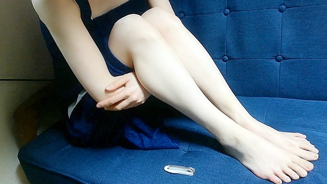 普通の女の子の足の爪切り－スマホ自撮り◎るな（27歳）カフェ店員◎