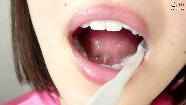 人気AV女優 宮沢ちはるチャンの歯磨きしながらの唾垂らしベトベトプレイ★