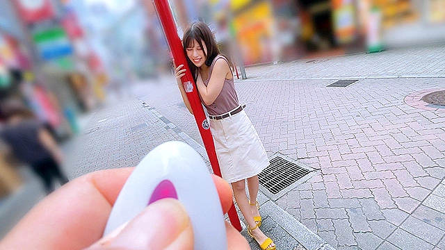 素人美少女とリモコンバイブお散歩 4 ーSBY区編ー「もう我慢できません…／／」人混みの中ビクビク震えてイキまくってしまう女子たち！人生初の羞恥プレイでまさかのエロスイッチオン！車移動中も大胆カーオナニー！最後は近くのスタジオで心行くまで生セックス！