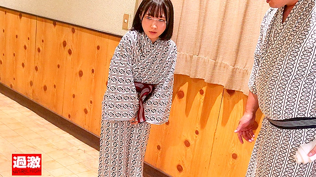 男湯で出会った痴女っこ8 突然のベロちゅうと抱っこSEXで迫られ我慢できず何度も膣射 親子のフリでハメ続けるミニ娘