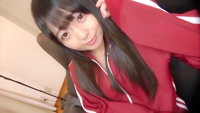 芋ジャージを着るエロイ妹 りおんちゃん