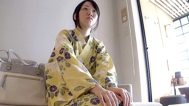 知り合いの人妻を連れて温泉旅行へ004