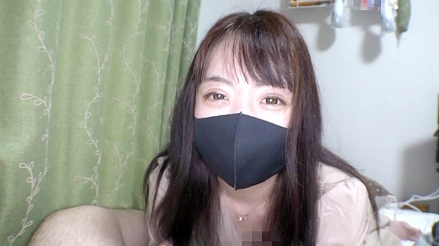 マスク着用を条件にエッチな撮影を了承してくれた普通の女の子4時間SP