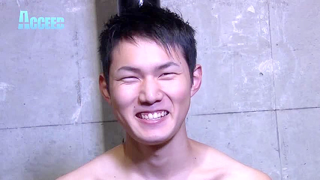 18歳の敏感アナル！！身体をよじらせ感じまくる姿が超エロい！