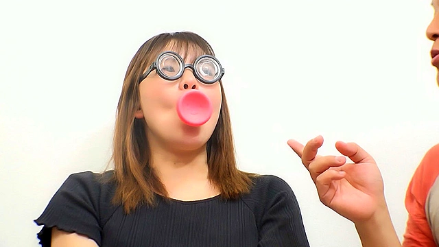 メガネ外したら「何も見えな～い」超ド近眼女子にエッチな悪戯 女友達にギン勃ちしちゃったボクはハメを外して生ハメ中出ししちゃってマジ気まZッ！！
