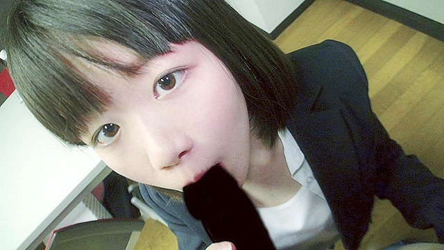 新人女性社員が面接官005