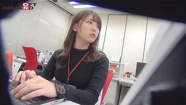 SOD女子社員 総務で働くハケンの佐々木さん26歳は落ち着いた性格でエロに興味なんて無さそうなのに、実は4年前SODに新卒入社しようとするも両親の了承を得ることができず断念した生粋のAV好き？らしい… そんな彼女がどんなSEXをするか、皆さんも気になりませんか？AV出演！佐々木夏菜