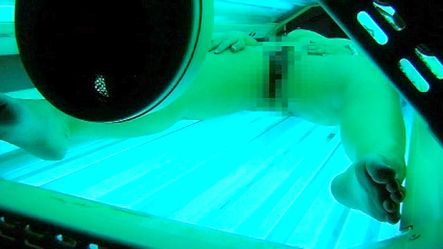 日焼けギャルの裸を○撮しようと思ったらオナニー映像が撮れちゃいました。4