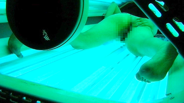 日焼けギャルの裸を○撮しようと思ったらオナニー映像が撮れちゃいました。4
