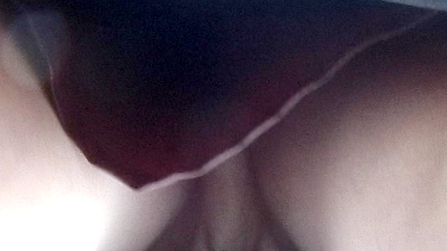 熟女の破廉恥パンティ！！パンティの覗かれる瞬間！