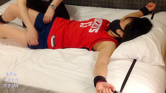 バスケユニで拘束全身くすぐり【23歳看護師みさと】