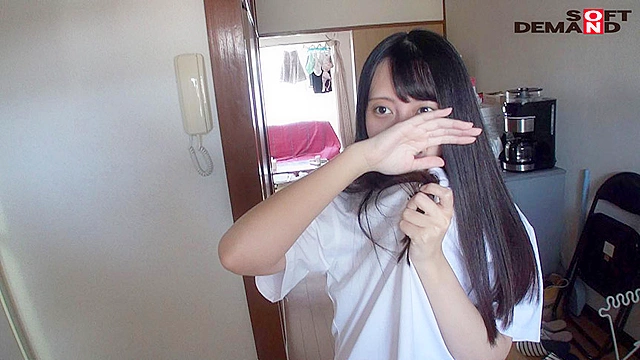 制作部入社2年目 アシスタントディレクター 森川ちゃん 妹がよく来る本人自宅にガチ潜入！いつも生活してるリビングで！ベッドで！いっぱいSEX撮らせてもらいました！