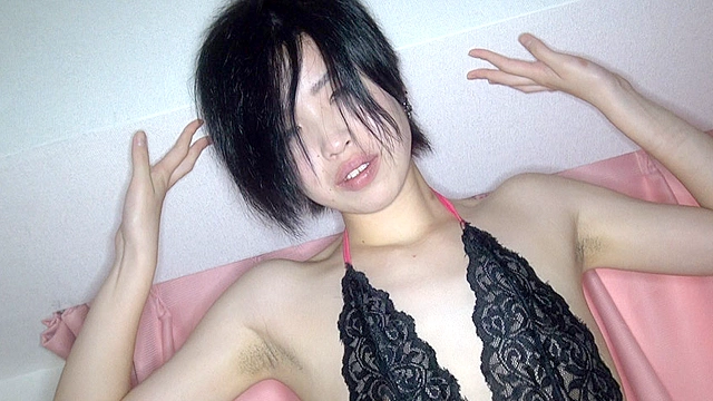 近所で見かける地味な奥様～久しぶりの快楽に激しく溺れる。／桑田美保