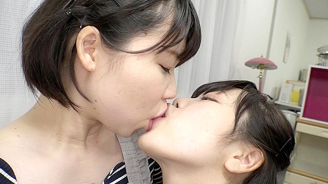 唾液受け渡しレズベロキス 松浦ゆきな＆尾崎ののか