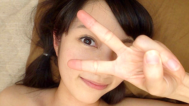 北陸のとある田舎町にノーブラでうろついていると噂の乳首ぽっち美少女を探しに車を走らせました。