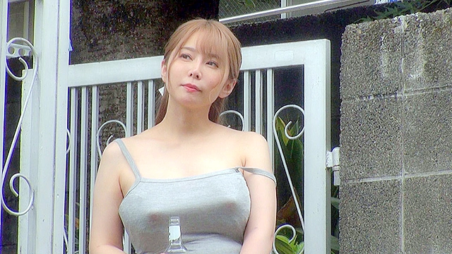 挑発スケベラインくっきり逆ナンほろ酔い妻と千べろSEX 体液ぶっかけて欲情する新婚妻さくらさん30歳