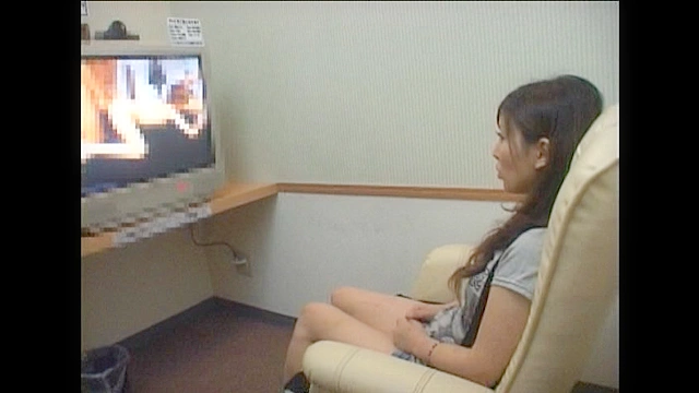 公募したエロビデを見たことが無い素人女にAV鑑賞→当然我慢ができなくなり最終的にセックス