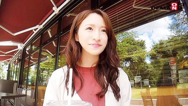夫婦2人で小料理屋を切り盛りする東北育ちの素朴な奥さん 大槻りょう 28歳 AV DEBUT