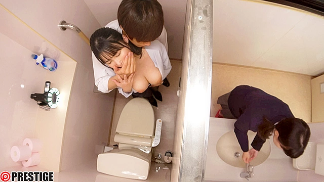 密室 密着空間で体温と吐息が溶け合うゼロ距離SEX 01