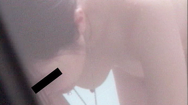 女子○生友人が寮で風呂○撮