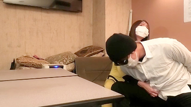 美人コスプレイヤーに感染対策をバッチリして長時間27分間ノンストップで激しく、くすぐられたM男動画