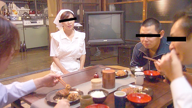 寮母のおばさんが色っぽくてもう我慢できない