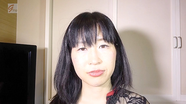 30代から始めた矯正を徹底鑑賞！歯列矯正中の熟女