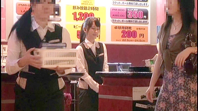 接客中に顔を紅潮させながら感じまくるバイト娘6 ～コンビニ、ゴルフキャディ、カラオケ、イタリアンレストラン～