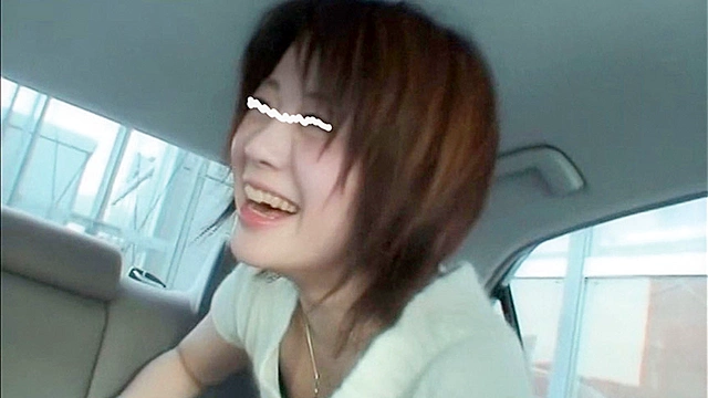 ガマンの限界！車内おしっこ
