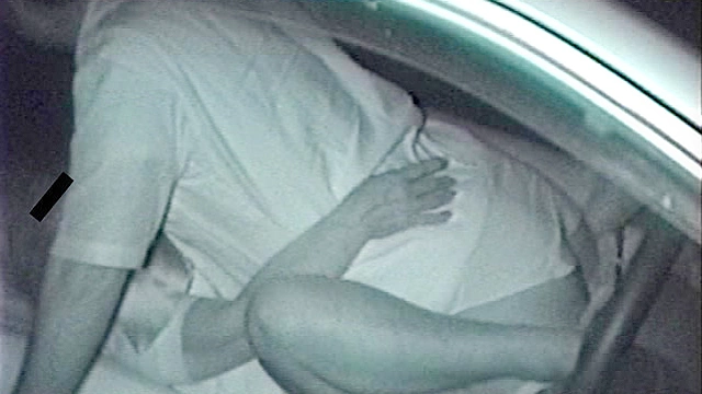 ○撮 不自然に揺れる車の中では…3