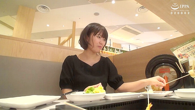 深田結梨を貸し切りドライブデート