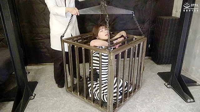 「暴れる囚人ののかちゃんを檻に入れて○○的に身動きを取れなくしてくすぐり責め！」WAKA-046 有加里ののか（3）