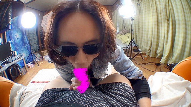 巨尻主婦のフェラチオ手コキ（杏）