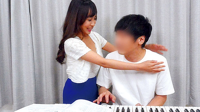 人妻家庭教師のお色気チラリズム特別指導180分
