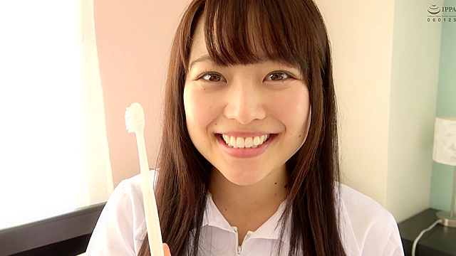 大人気女優 宮沢ちはるチャンの歯磨き＆唾飲ませ＆乳首舐め手コキ！！！