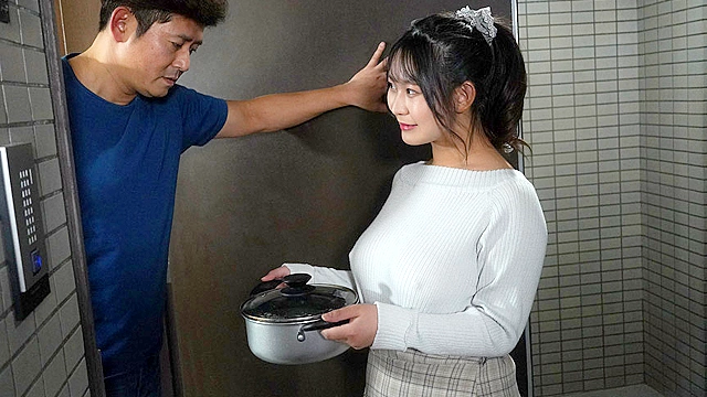 清楚なフリして爆乳で誘惑してくるこっそり痴女お姉さん