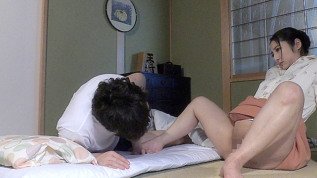 背徳の親子糞 お母さんのうんことおしっことお尻の穴の臭いは僕のもの 曖羽裸ゆめ