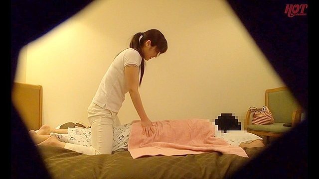 断りきれない出張人妻エステティシャンとの極秘中出し本番をこっそり撮影 12人4時間3