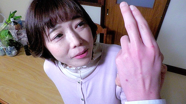 背徳の親子糞「うんこ出ちゃうでしょ…そんなに母さんの臭いお尻の穴拡げたら」大滝美香子